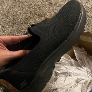 Size 9 sketchers comfy in good condition